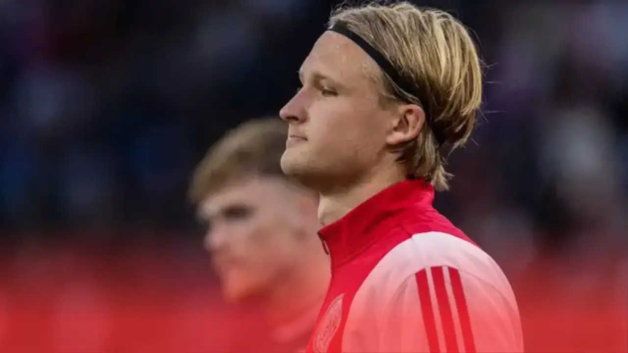 Kasper Dolberg celebrates after scoring for Ajax against Willem II in the Eredivisie
